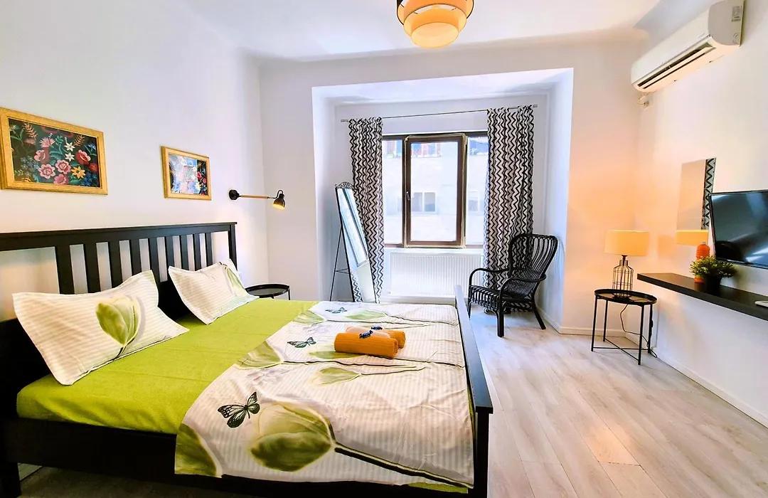 Downtown Spacious Retreat-1